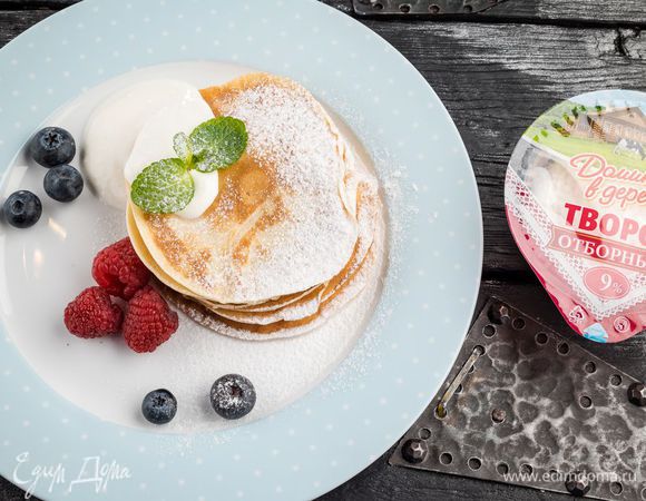 Украсить по желанию свежими или консервированными ягодами. Подавать со сметаной «Домик в деревне».