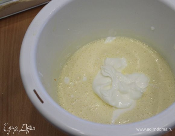 Следом отправить сметану.