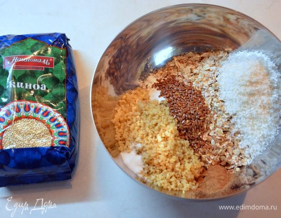 Киноа ТМ «Националь» отварить, смешать все сухие ингредиенты.