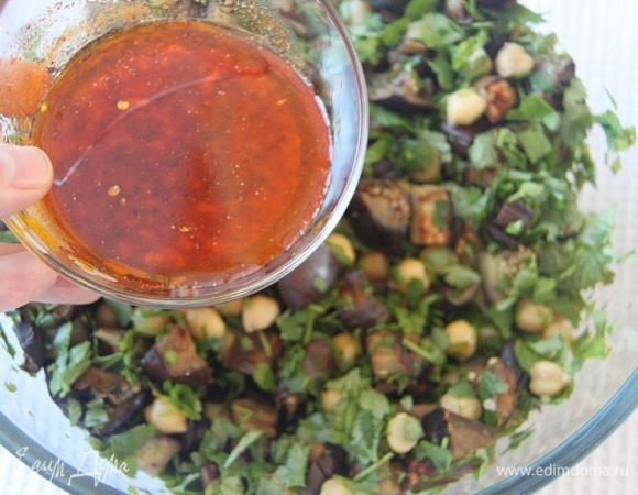 Добавить в салат чермулу.