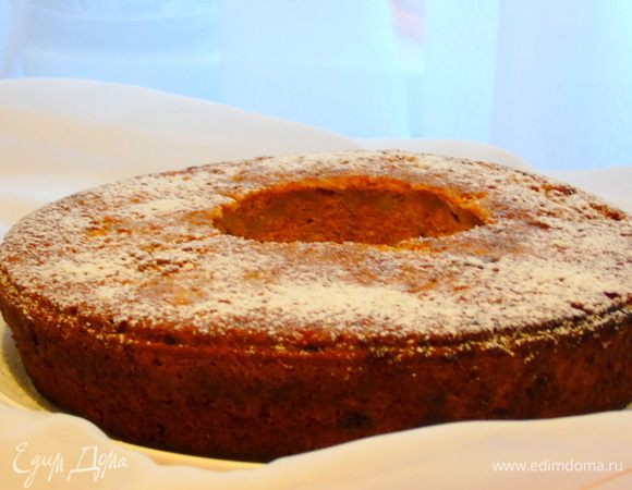 Дайте остыть в форме и вынимайте. Горячим это будет сделать намного труднее.