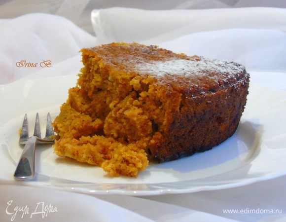 По фото видно рассыпчатость и структуру кекса. Я фотографировала в первый день, но кекс выходит внушительных размеров, так что смогла оценить и на второй день, как я уже писала выше. На второй день он лучше держит форму и лучше режется, а также все ароматы успевают раскрыться и подружиться. Приятного аппетита!