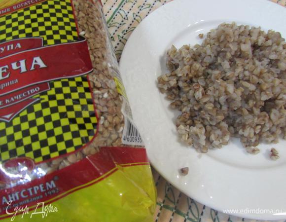 Отварить гречневую крупу ТМ «Националь» согласно инструкции на упаковке.