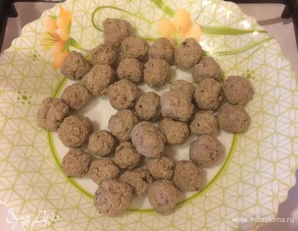 Готовые тефтели переложить на тарелку и накрыть фольгой.
