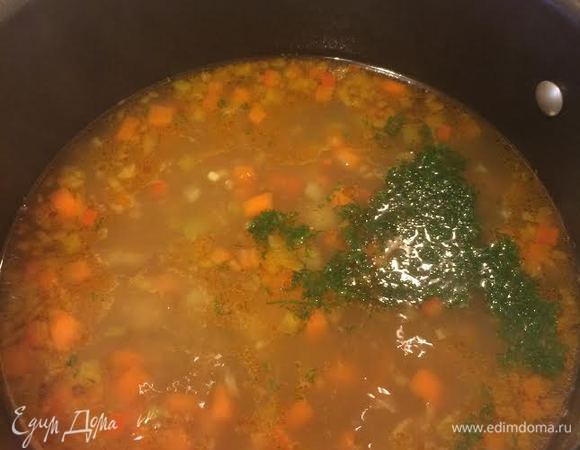 Затем добавить укроп, соль, перемешать и снять с огня.