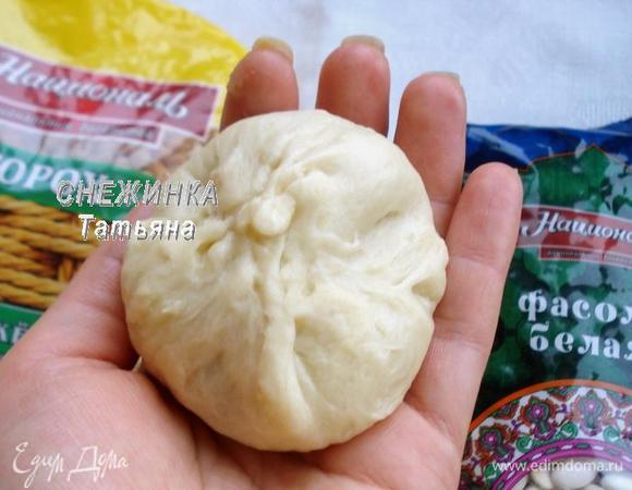 Соединяем концы лепешки в центре. 