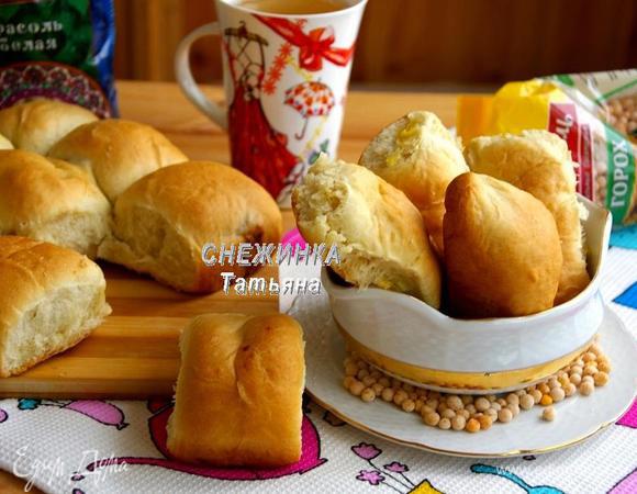 Готовые пирожки немного остужаем в форме, затем вынимаем и даем полностью остыть! 