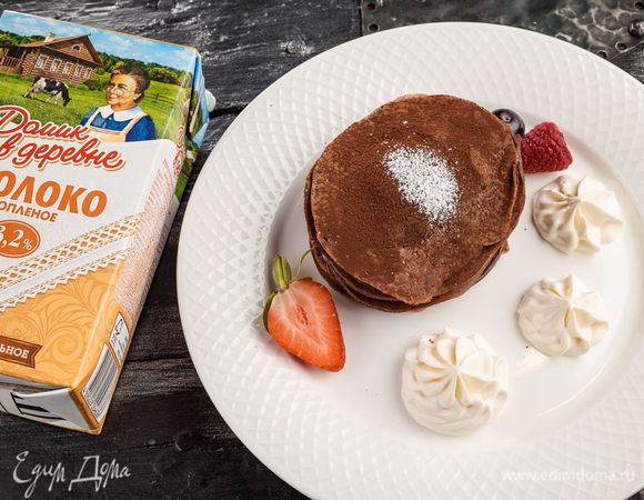 Сковороду смазать небольшим количеством масла и разогреть ее. Жарить блинчики примерно 30 секунд с одной стороны и 15 секунд с другой. 
Вкусное угощение готово! Собирайте за праздничным столом всю семью!