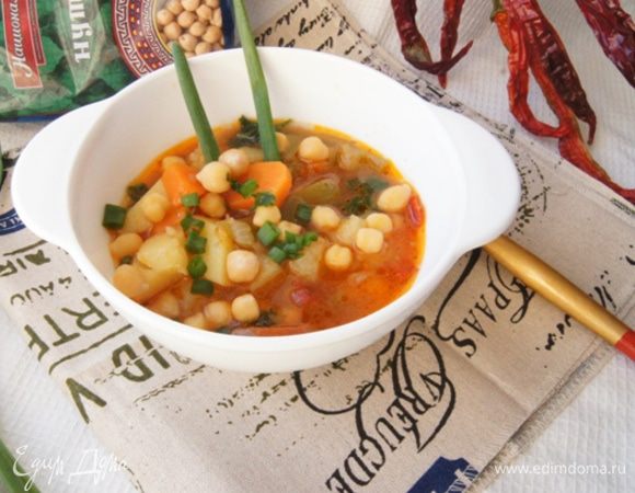 При подаче присыпать суп чили рубленой зеленью и зеленым луком.
Хорошего вам обеда!