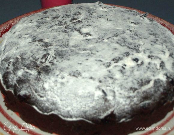 Достаем готовый пирог, выкладываем на блюдо. Украсить по желанию сахарной пудрой, шоколадной глазурью и т.д. 