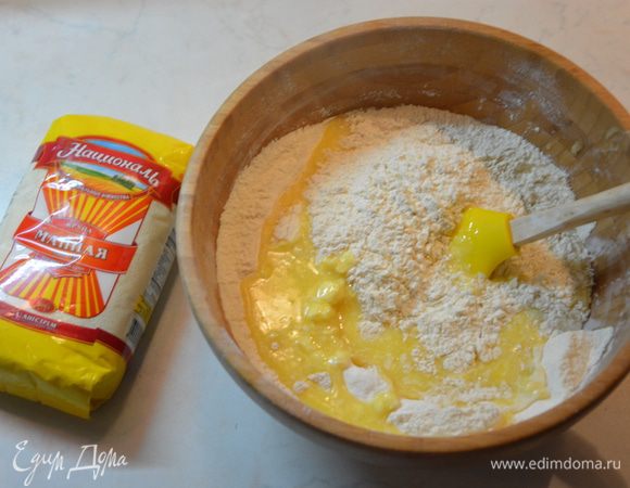 Смешиваем с масляной смесью. 