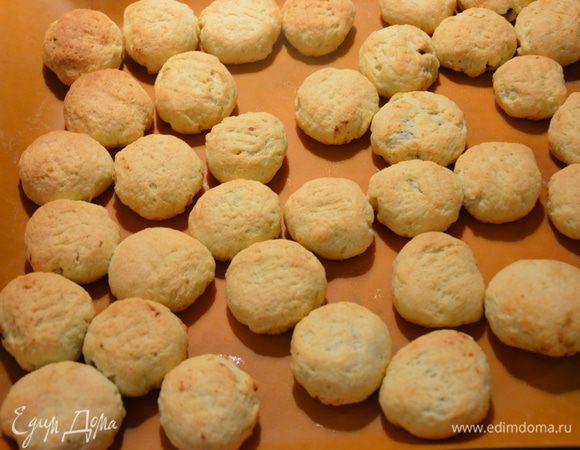 Выпекать в хорошо разогретой духовке при 190°С 15 — 20 минут (до румяного цвета, ориентируйтесь на свою духовку).