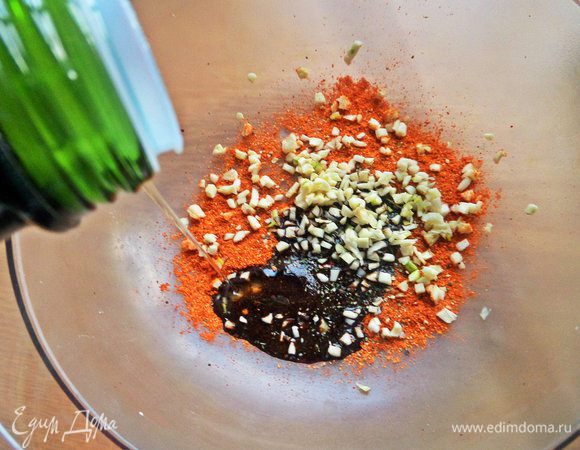 Оливковое масло влить для связки.