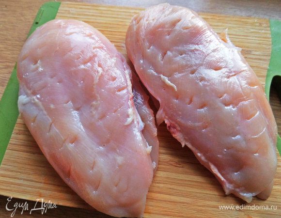 Грудки (весом 725 г) наколоть кончиком ножа.
