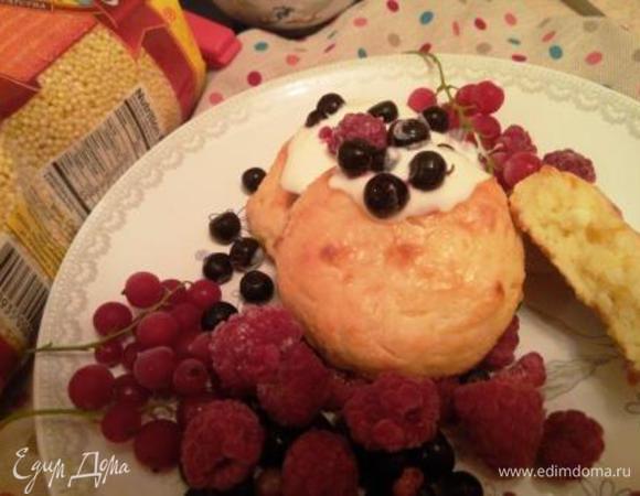 Я очень люблю со свежими или замороженными ягодами и сметаной. Приятного аппетита!