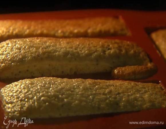 Выпекать в разогретой духовке 15‒18 минут.