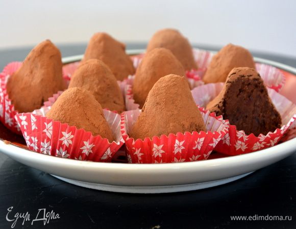 Орехи могут быть любые, количество какао, меда и сахарной пудры тоже можно регулировать на ваш вкус.