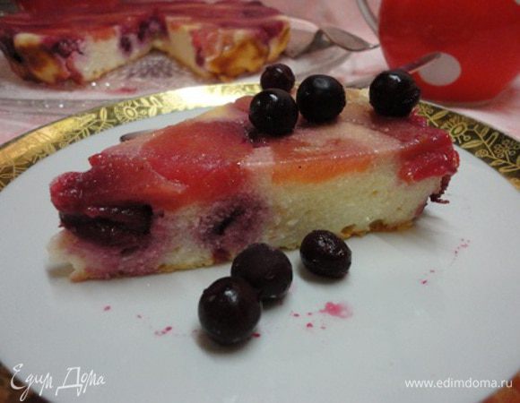 И наслаждаемся. Хороша запеканка и в теплом виде (не вытерпела и попробовала кусочек вечером), и в холодном. Я весь букет вкусов ощутила сегодня утром с кофе. Чего и вам желаю! 