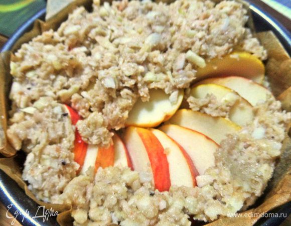 Сверху переложить тесто.