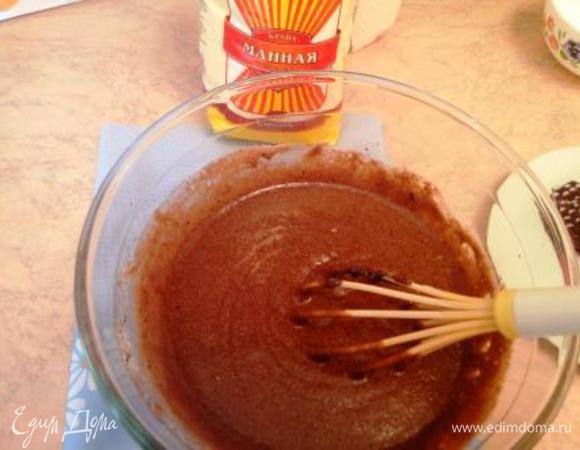 Все хорошо перемешиваем и оставляем на 45 минут, накрыв пленкой. За это время манка набухнет и в дальнейшем даст нам необходимую рыхлость и нежность. 