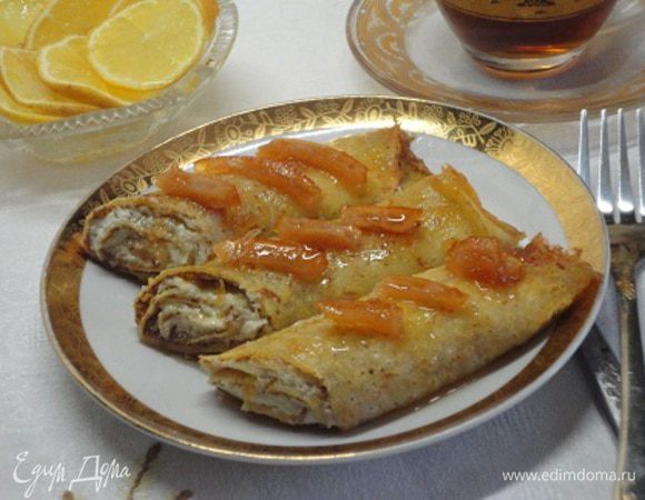 Мальчики ели со сметаной, а девочки с апельсиновыми цукатами и вареньем. Понравились блинчики всем.