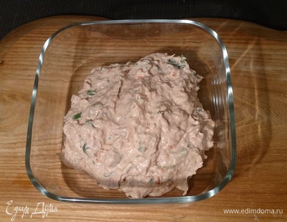 Аккуратно перемешиваем и убираем минут на 20 в холодильник. Паштет должен быть хорошо охлажден.