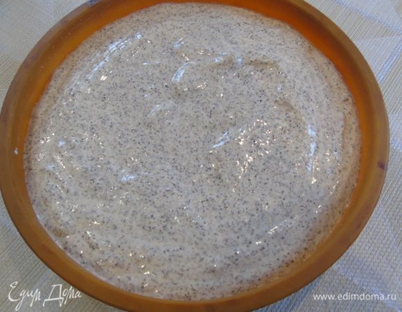 Вылейте в форму. У меня силиконовая, я ее не смазывала, если у вас другая, то смажьте маслом.