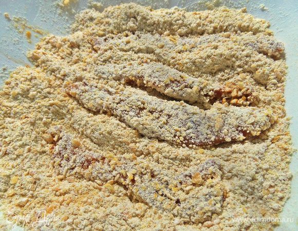 Обвалять хорошенько.