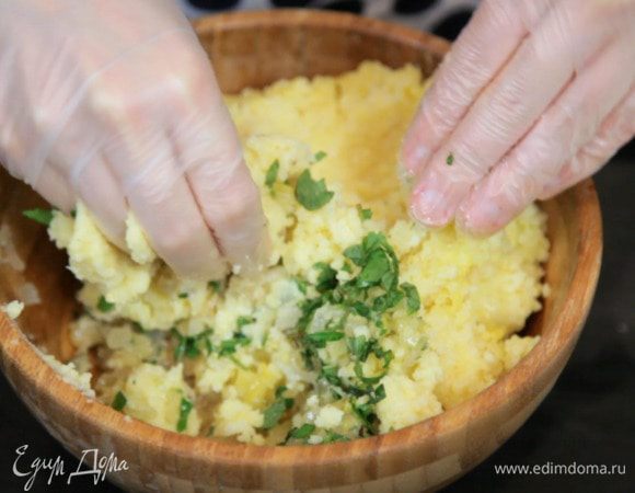 Смешать пшено, кашу из пшена, травы, лимон и лук. Добавить соль и перец по вкусу.