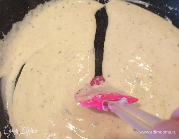 Когда соус загустеет (на это уйдет 5 — 7 минут).