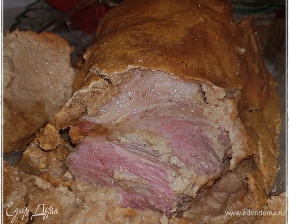 Надрезаем. Из-под ножа источается сок. Такой, знаете, мясной.