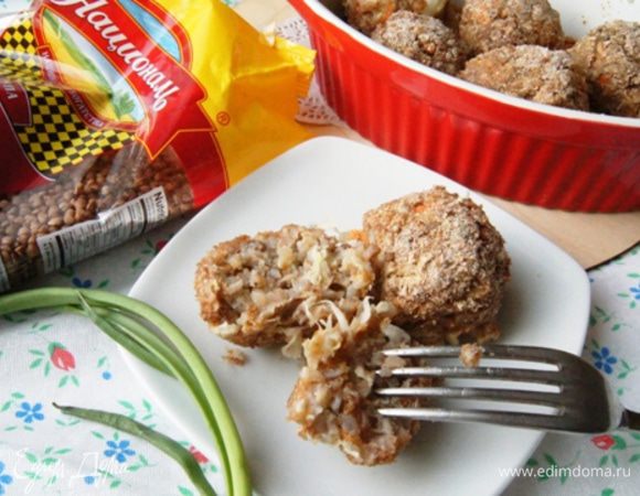 Подавать к столу горячими как гарнир или как самостоятельное блюдо, рекомендую со сметаной!