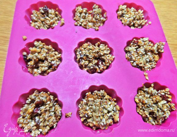 Наполнить составом, пока не остыл.