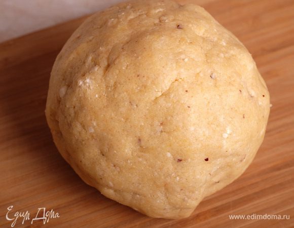 Сформировать из теста шар.