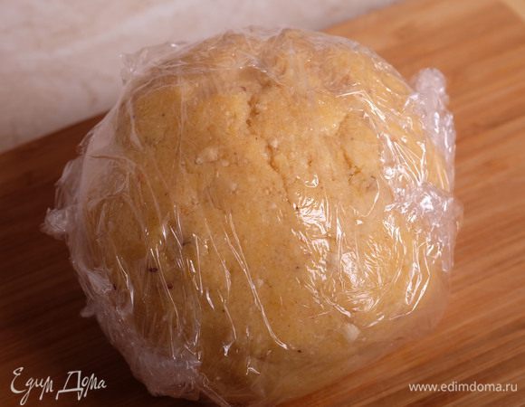 Который завернуть в пленку и убрать в холодильник минимум на час.