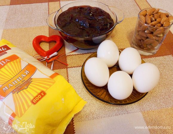 Смешать повидло с ромом и манной крупой ТМ «Националь».