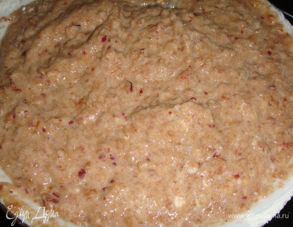 Добавить сахар, яйцо, соду и муку. Все хорошо перемешать.