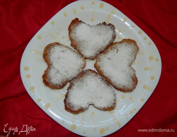 Готовые оладушки посыпать сахарной пудрой и угощать любимых. Приятного чаепития !