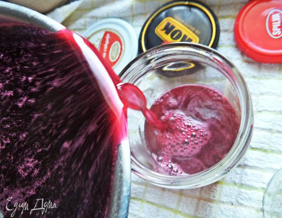 Разливаем в горячем виде.