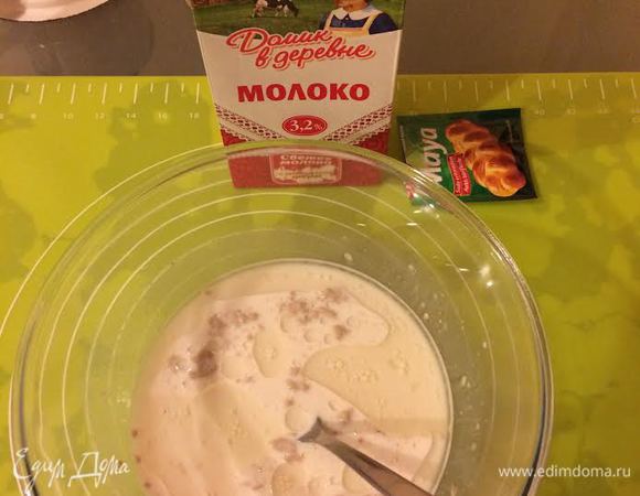 Затем добавить растительное масло и перемешать.