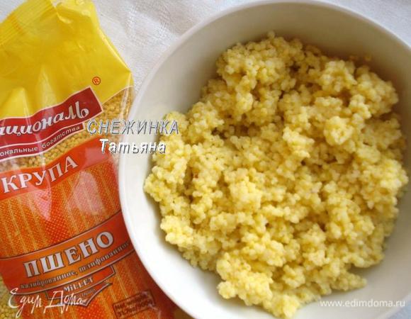 Пшено ТМ «Националь» заливаем стаканом воды, варим до впитывания жидкости в подсоленной воде. Готовую крупу промываем слегка холодной кипяченой водой, чтобы не слиплась.