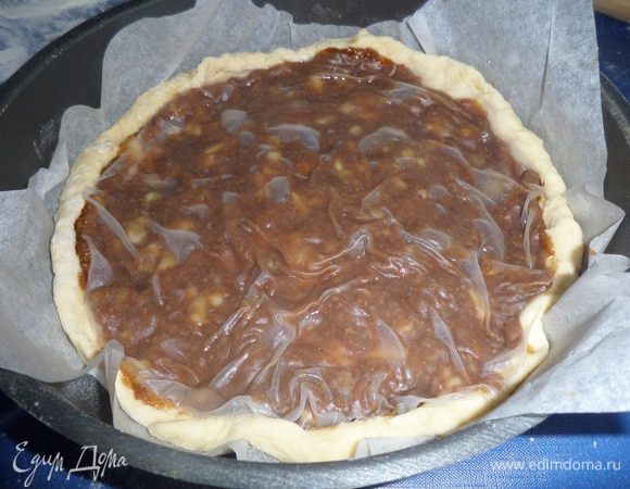 Накрываем начинку рисовой бумагой.