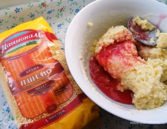 Добавить сироп от любого варенья на ваш вкус. У меня был сироп от варенья из красной смородины.