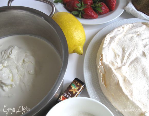 Приготовить все необходимое для крема. Из лимона выдавить сок (1 ст.л.).