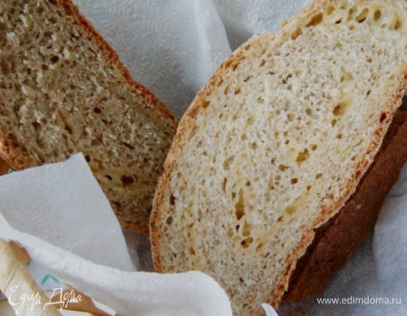 Корочка получилась хрустящая, а мякиш плотный и очень ароматный.