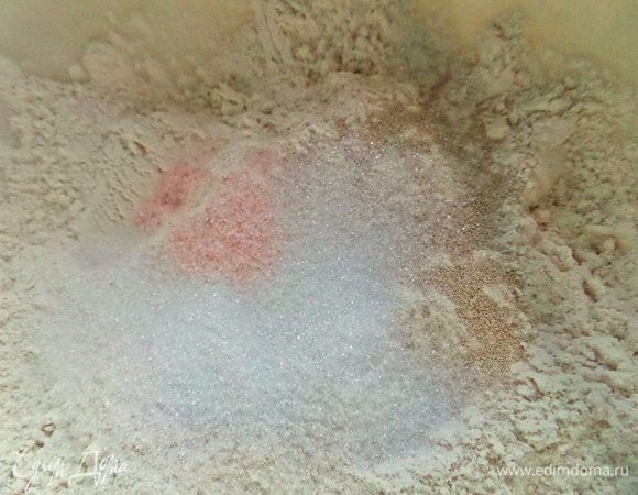 Всыпать сахар, соль.