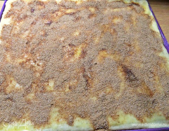 Посыпать сахаром с корицей по вкусу.