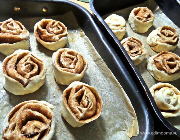 Выпекать 20 — 25 минут при 180°С. Я пекла в двух одинаковых формах.