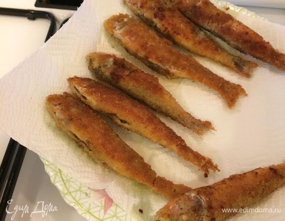 Готовую барабульку выложить на салфетку.