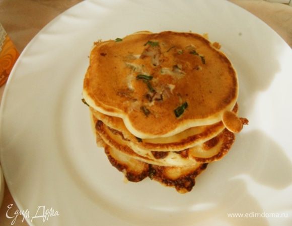 Блинчиков получается много. Они сытные и вкусные. Можно пожарить их и без припека.